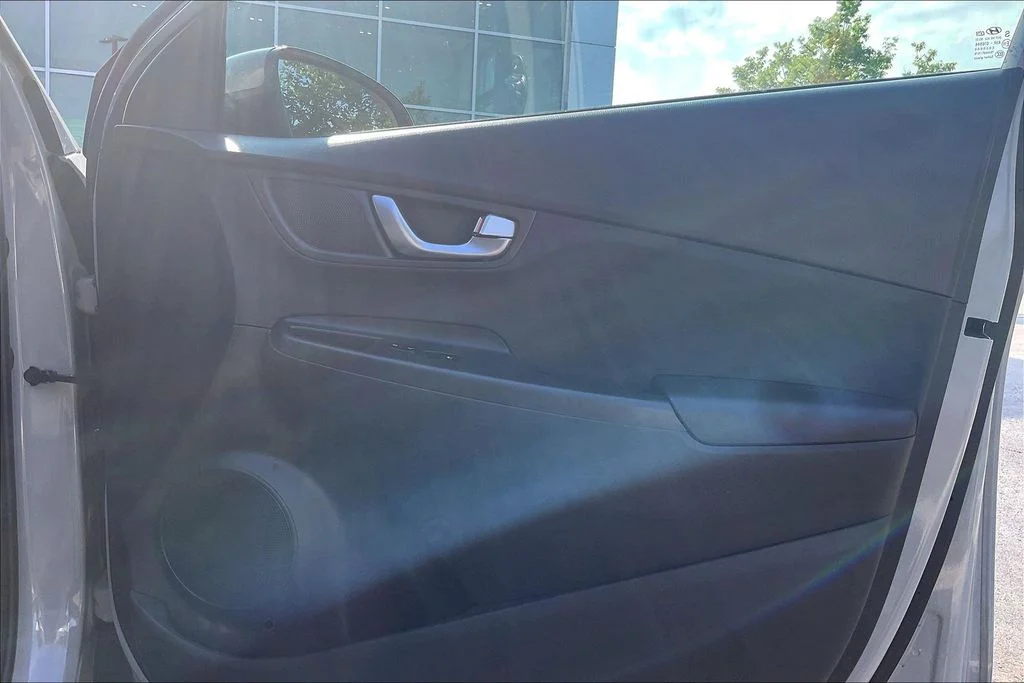 Used 2022 Silver Hyundai SEL image 27