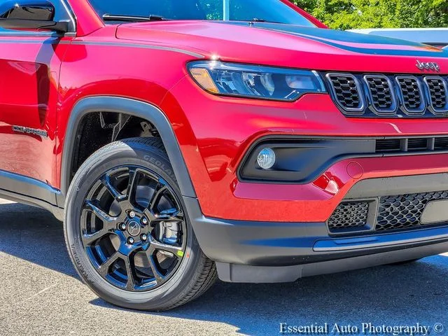 New 2026 Red Hot Pearl-Coat Exterior Paint Jeep Latitude image 3