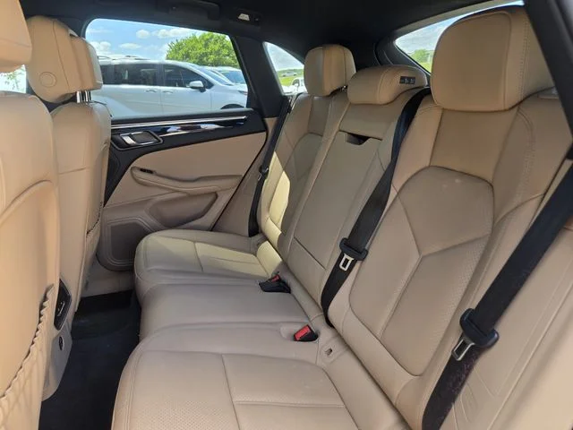 2025 Porsche Macan T - Photo 12