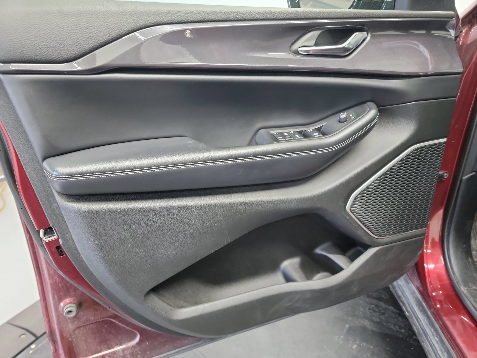 Used 2021 Velvet Red Pearlcoat Jeep Altitude image 12