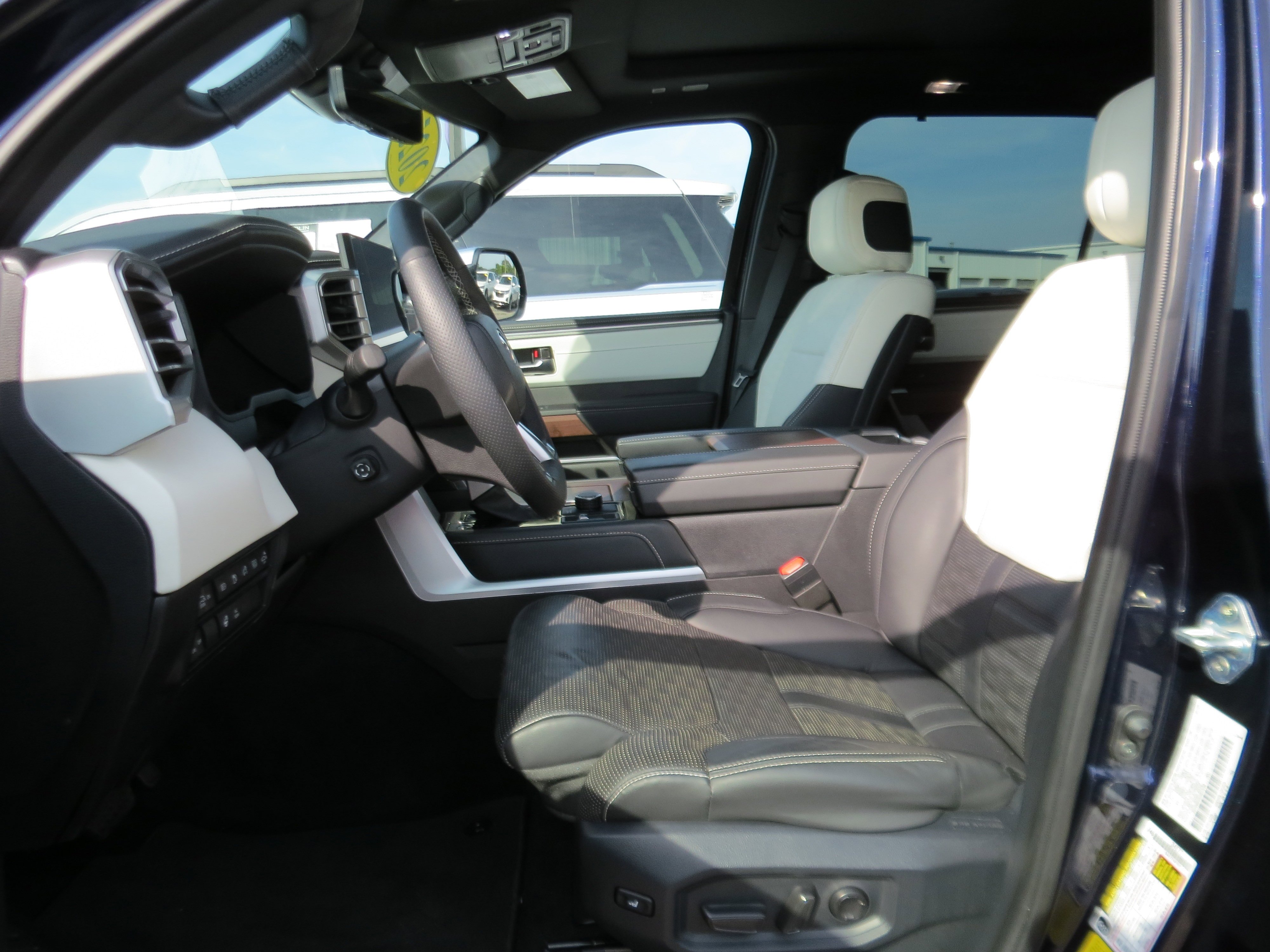 Used 2025  Toyota SR5 image 15