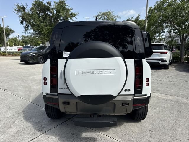 Used 2023 White Land Rover X-Dynamic SE image 24