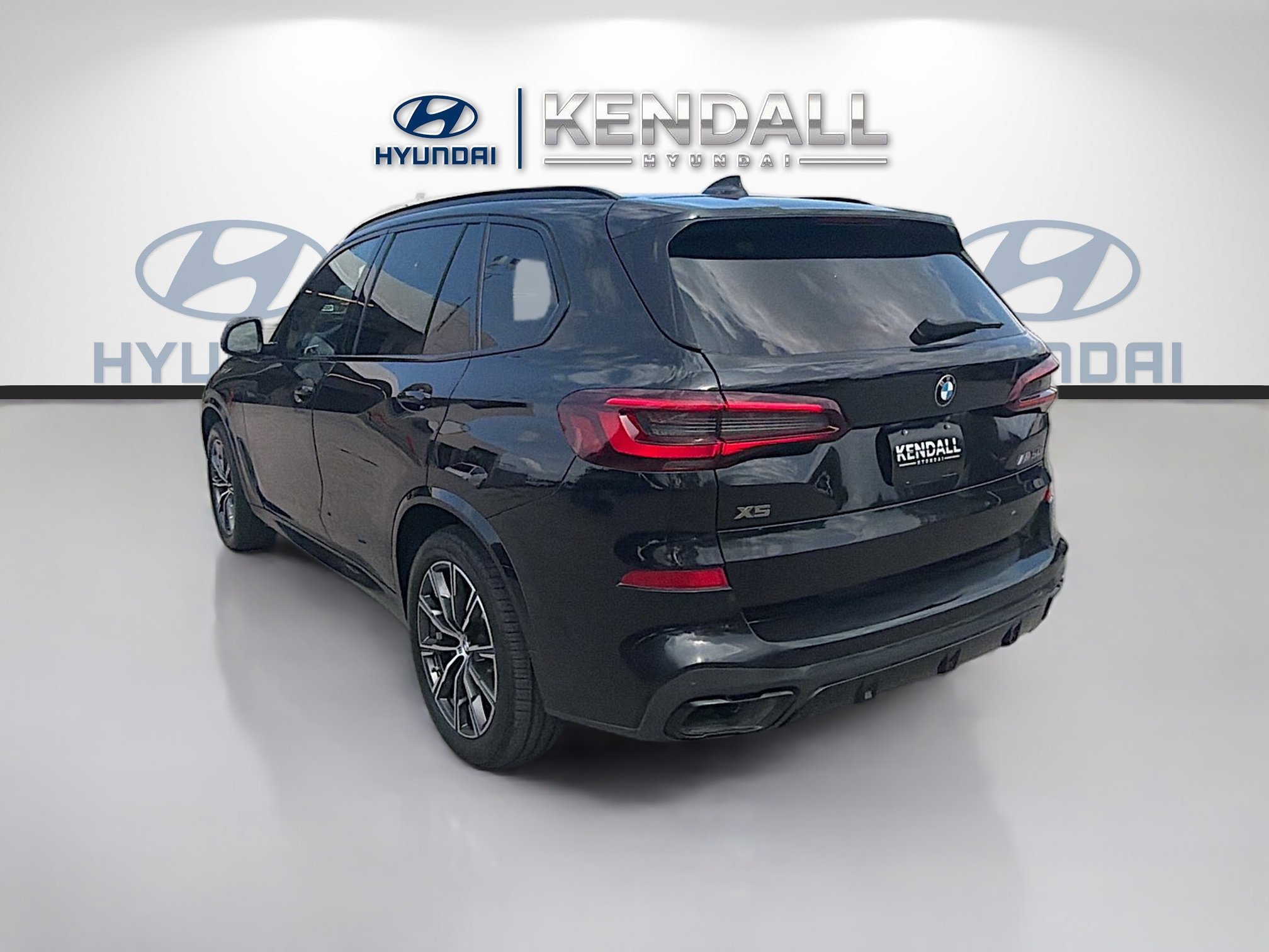 Used 2021 Black Sapphire Metallic BMW M50i image 4