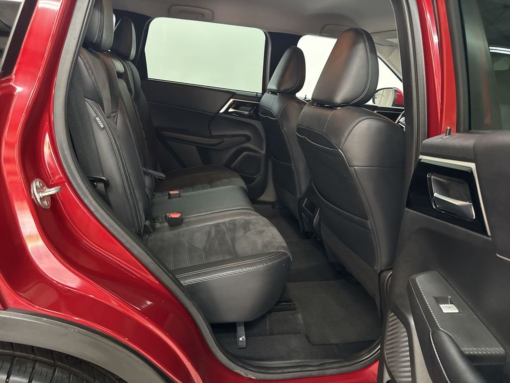 Used 2022 Red Mitsubishi  image 17