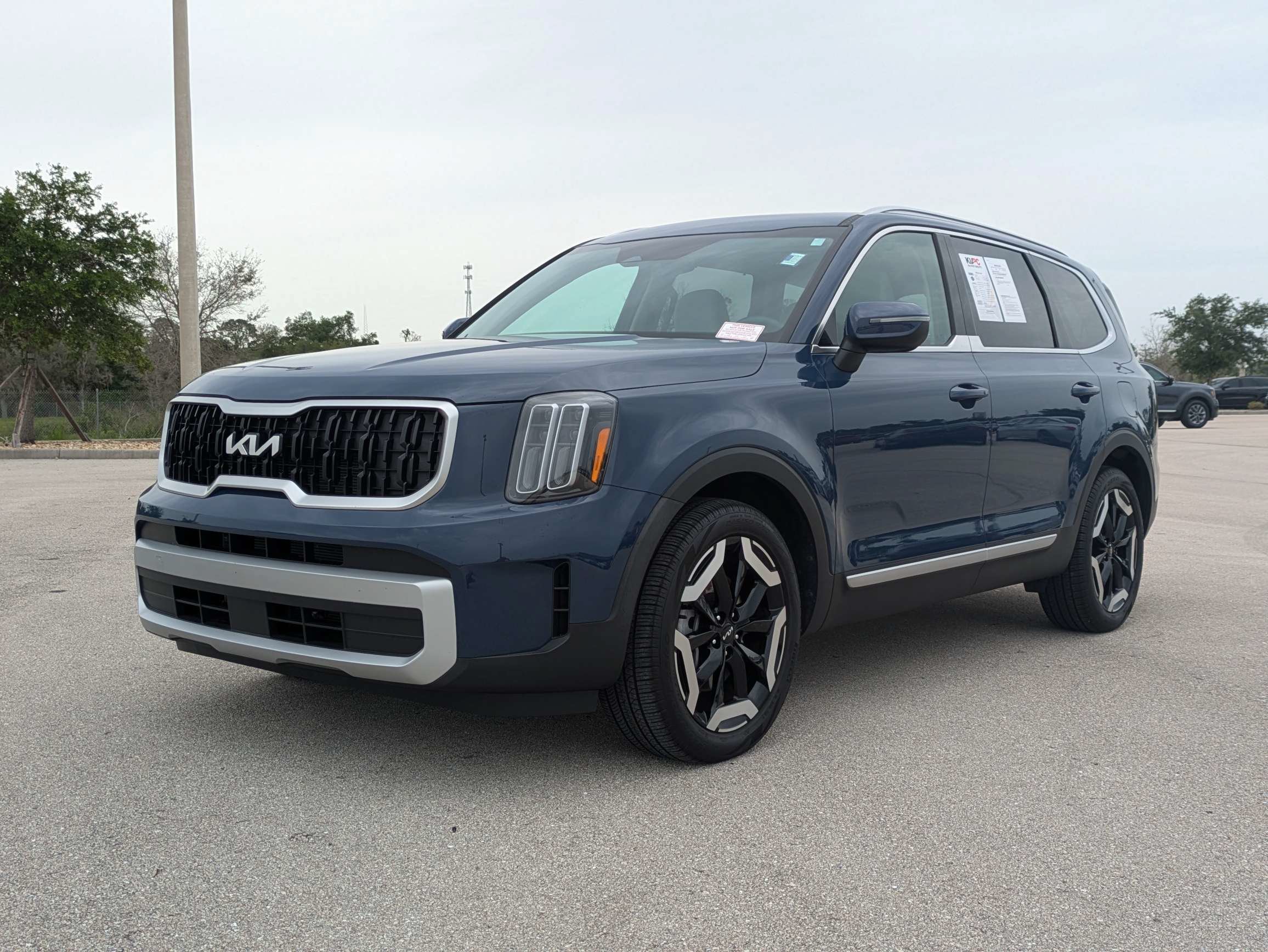 Certified Used 2025 Midnight Lake Blue Kia EX image 9