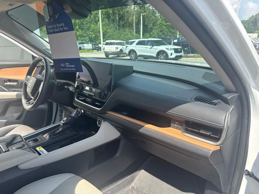 Certified Used 2024 Wind Chill Pearl Toyota Limited image 32
