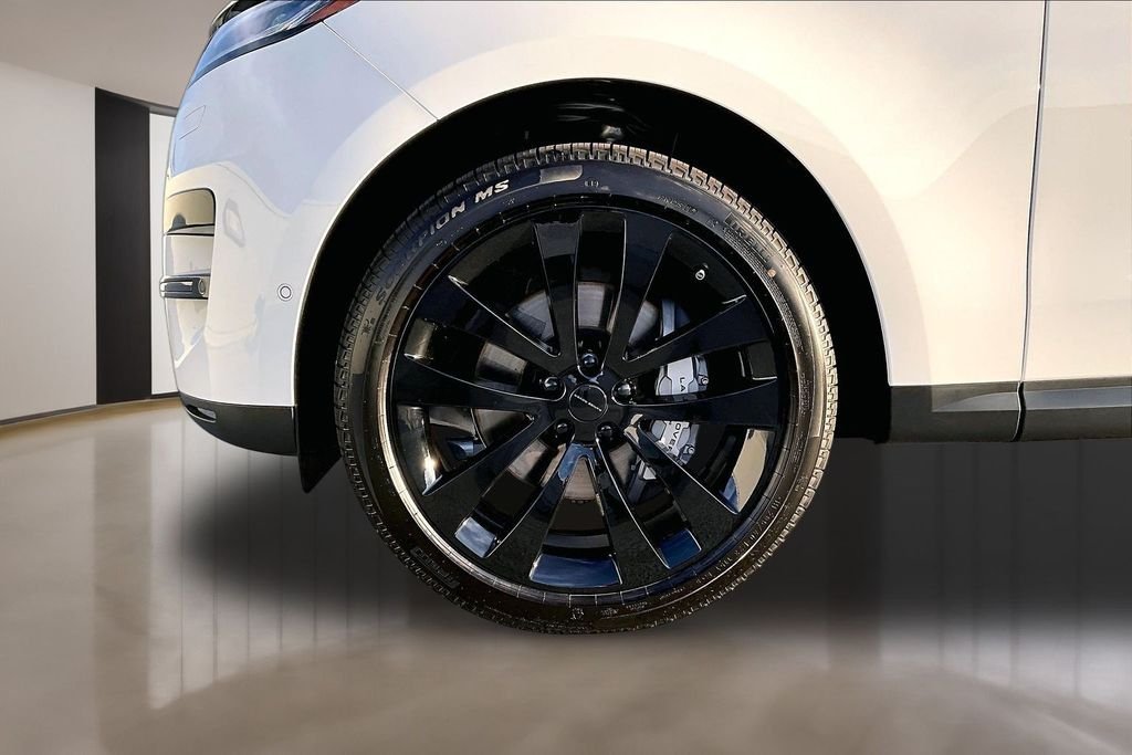 New 2026 Fuji White LAND ROVER SE image 13