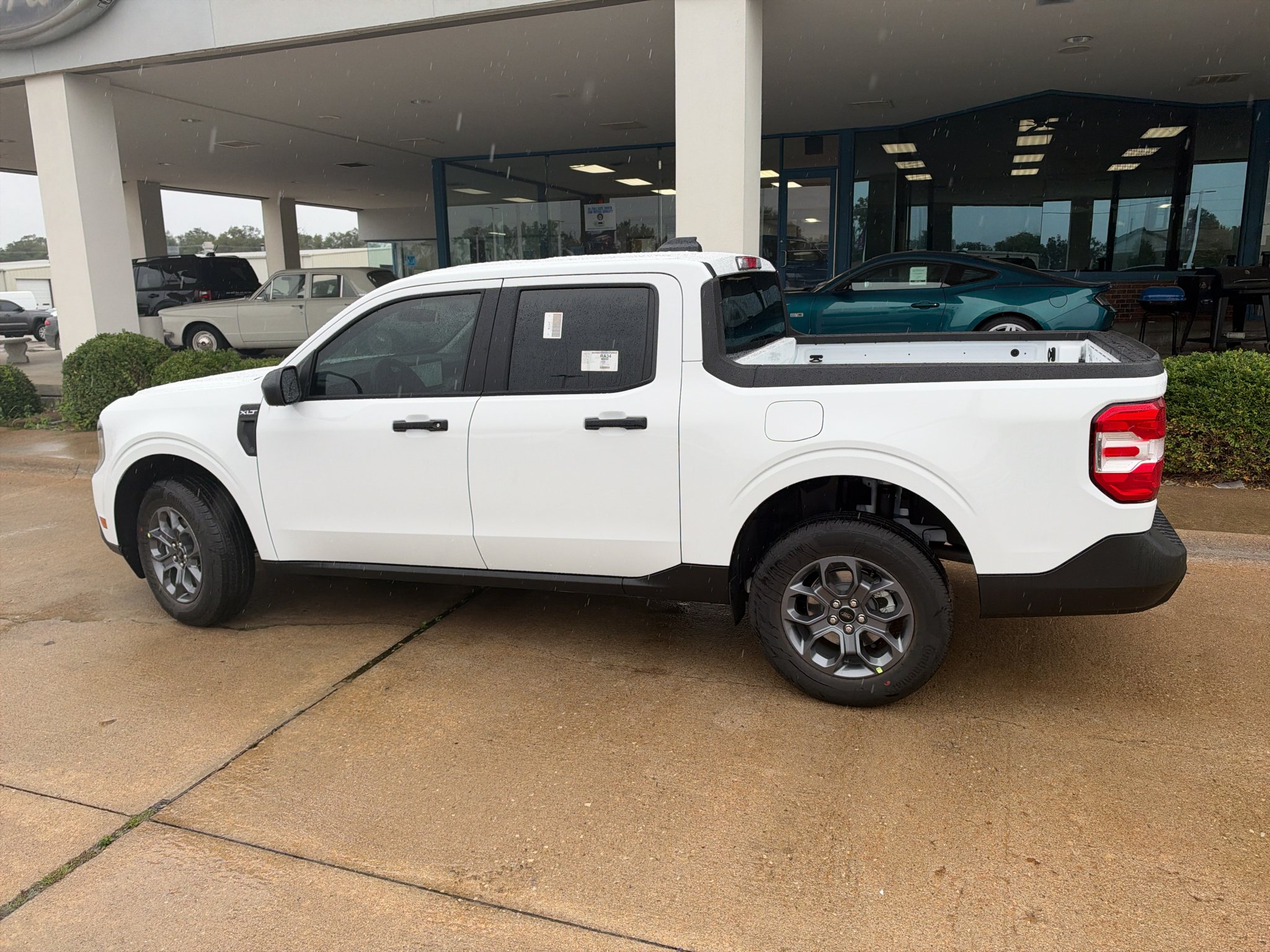 New 2026 Oxford White Ford XLT image 9
