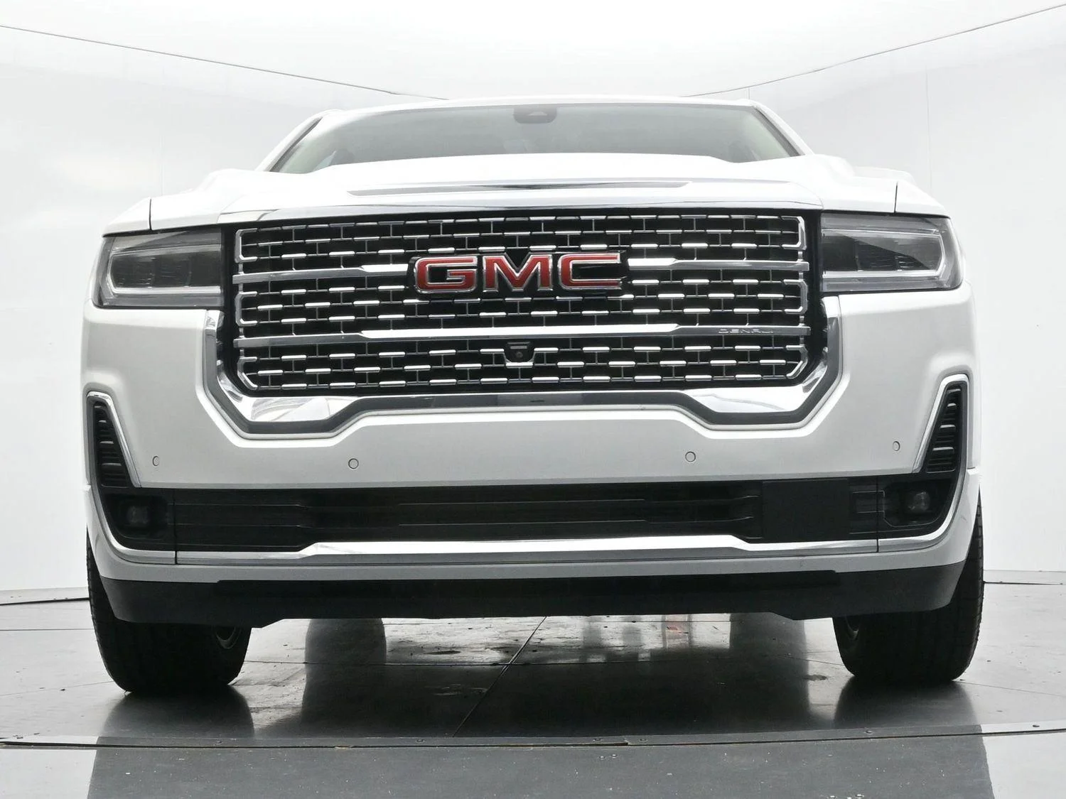 Used 2023 White Frost Tricoat GMC Denali image 41