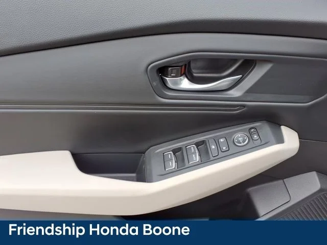Used 2025 White Honda SE image 13