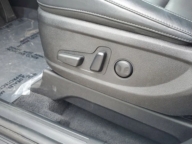 Used 2023 White Kia S image 20