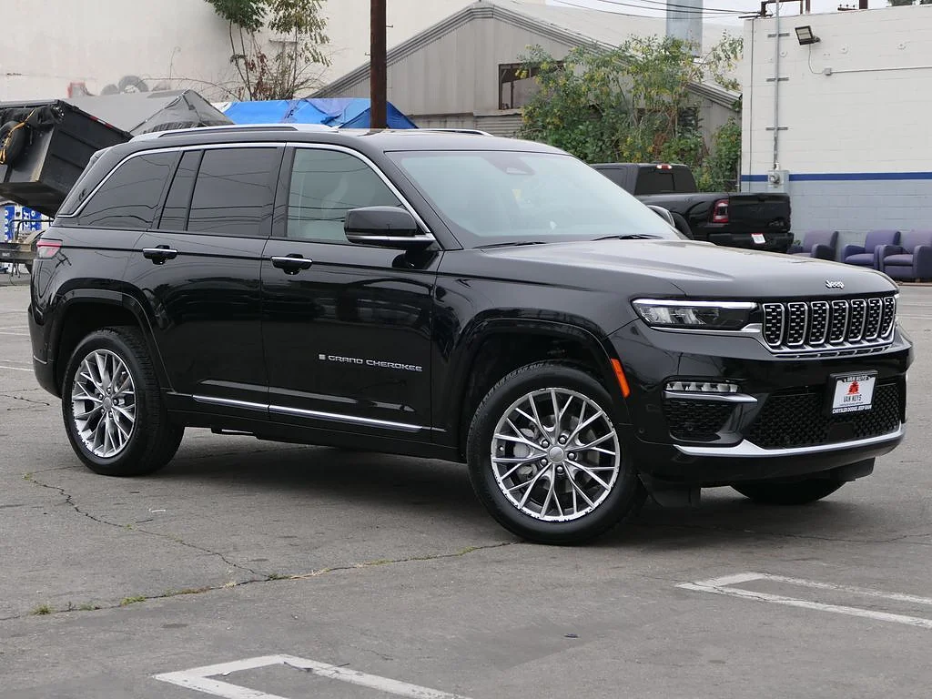 Used 2023 Diamond Black Crystal Pearl Coat Jeep Summit image 1