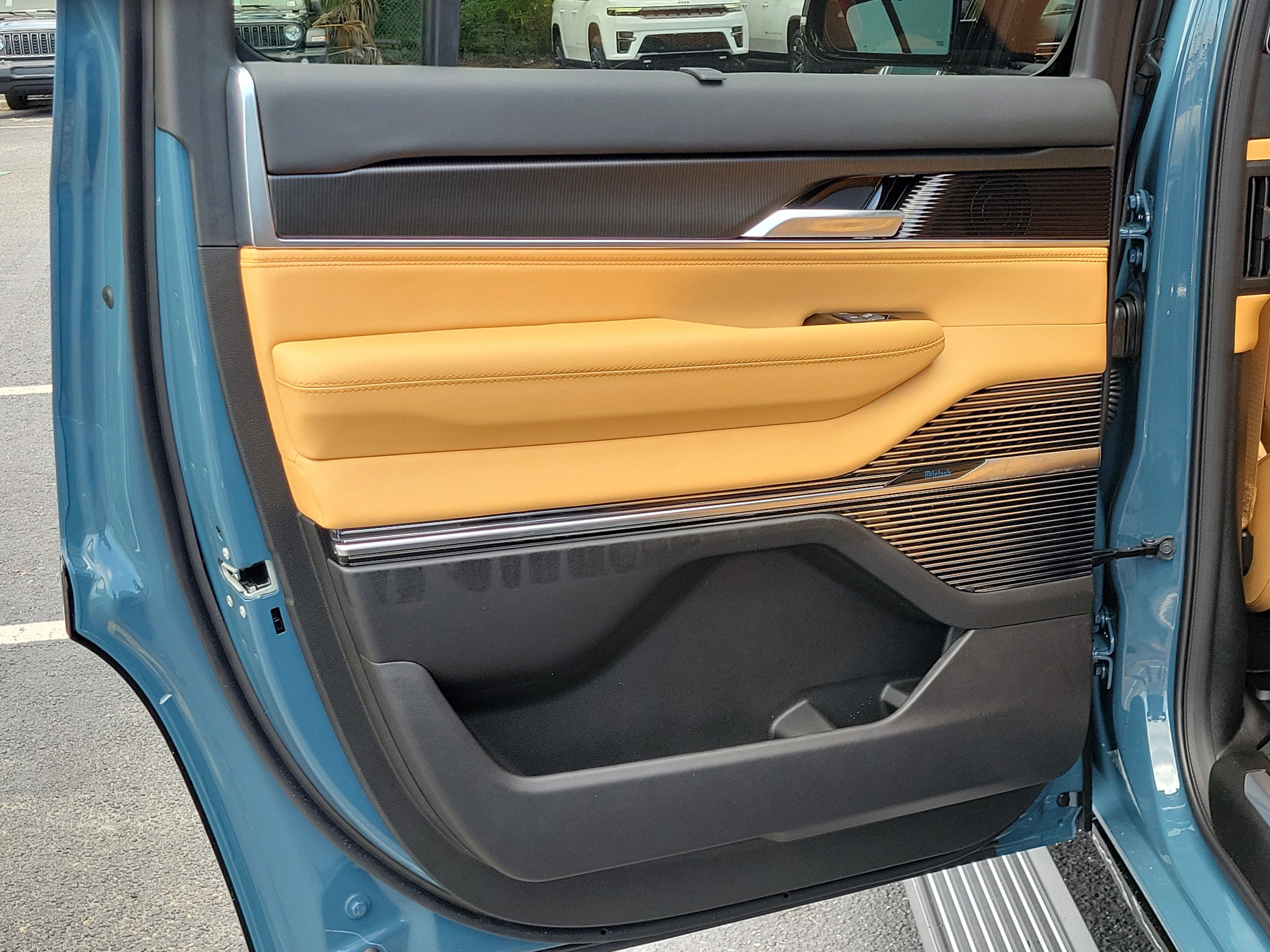 New 2026 Steel Blue Exterior Paint Jeep Summit Reserve image 11