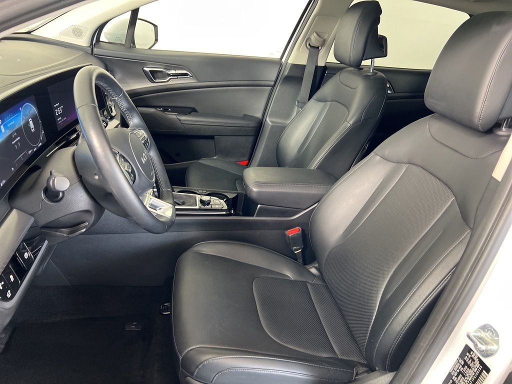 Used 2023 White Kia SX image 4