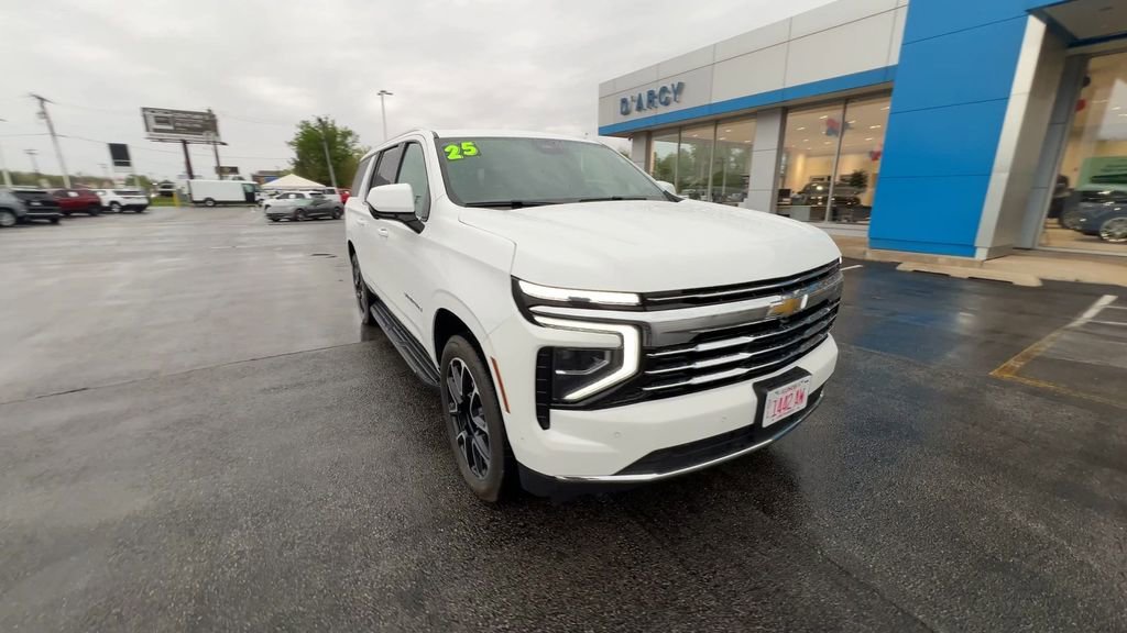 Used 2025 Summit White Chevrolet LT image 2
