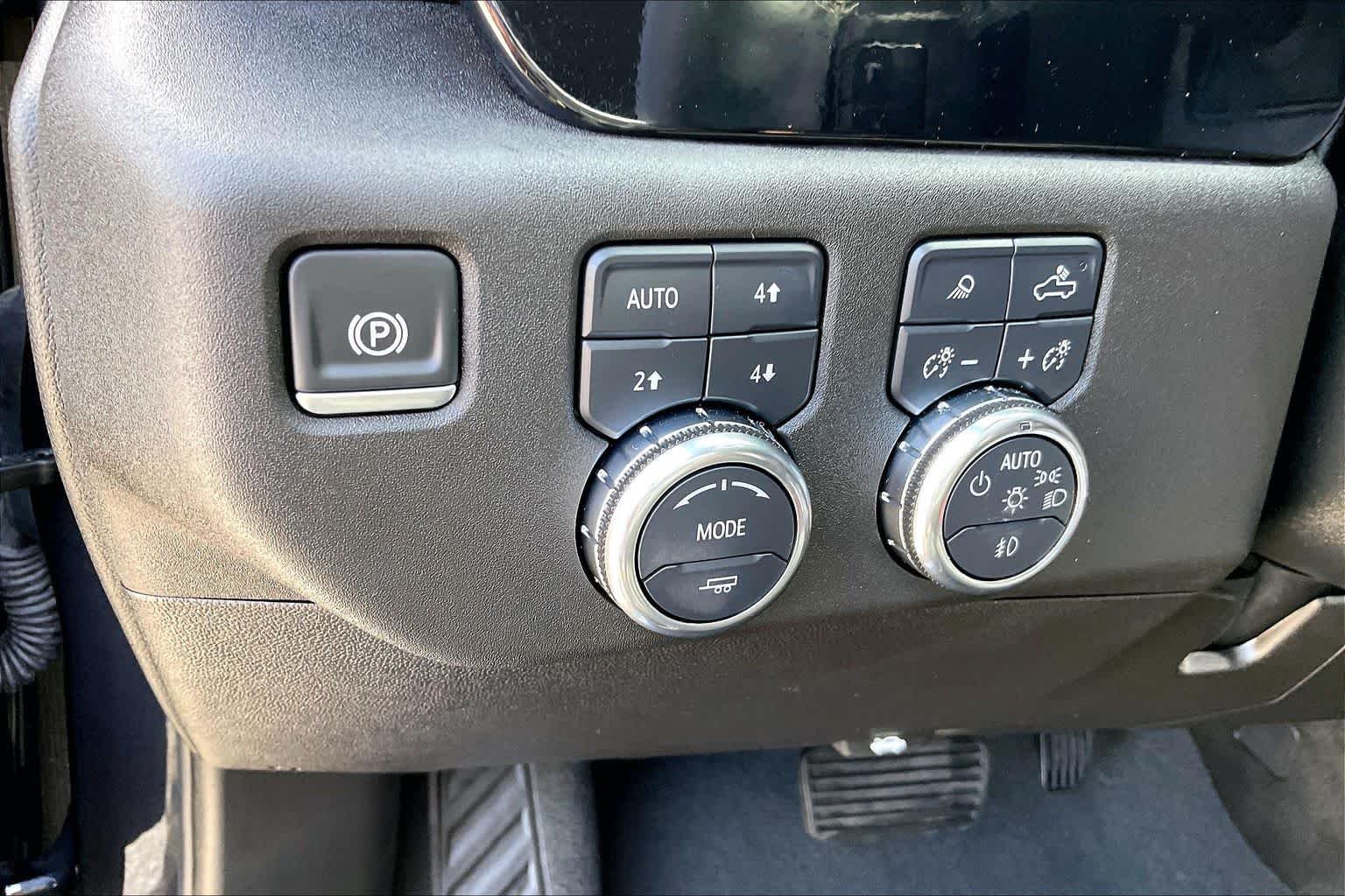 Used 2025 Downpour Metallic GMC Elevation image 14