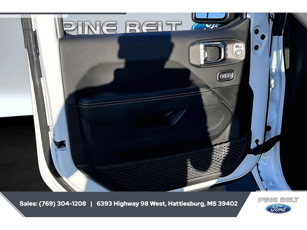 Used 2025 Bright White Clearcoat Jeep High Tide image 18