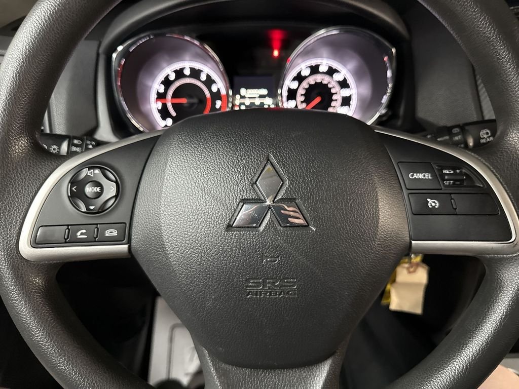 Used 2023  Mitsubishi  image 17