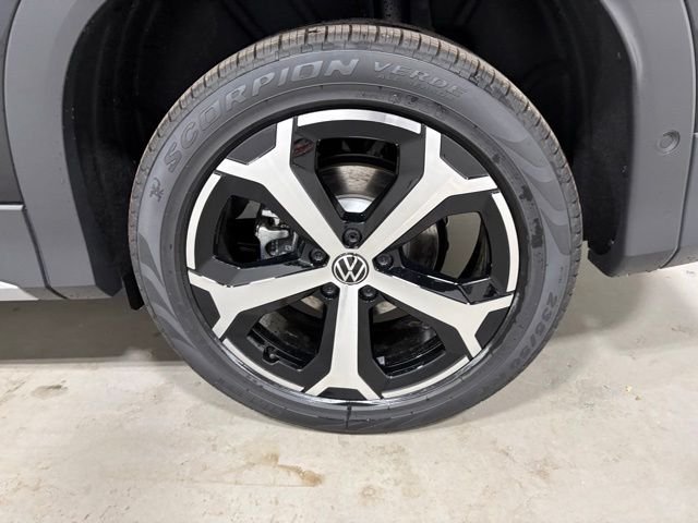 New 2026 Black Volkswagen 2.0T SE image 8