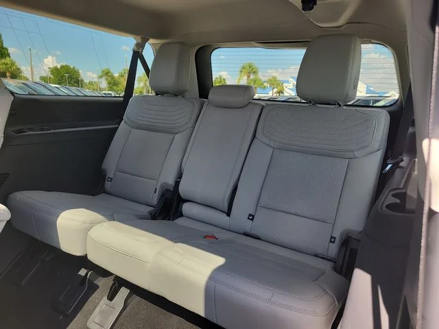 New 2026 White Metallic Ford Platinum image 17