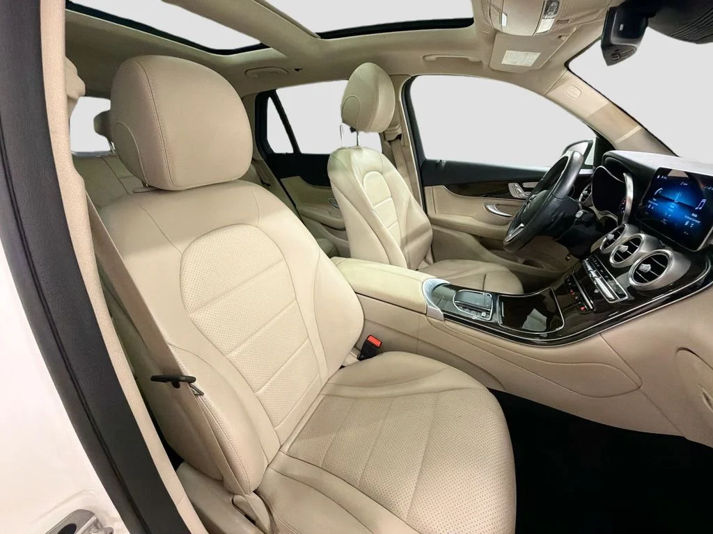 Used 2022 White Mercedes-Benz GLC 300 image 27