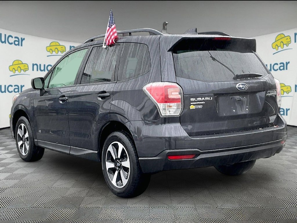 Used 2018 Gray Subaru 2.5i Premium image 4