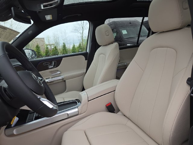 New 2026 Polar White Mercedes-Benz GLB250 image 25