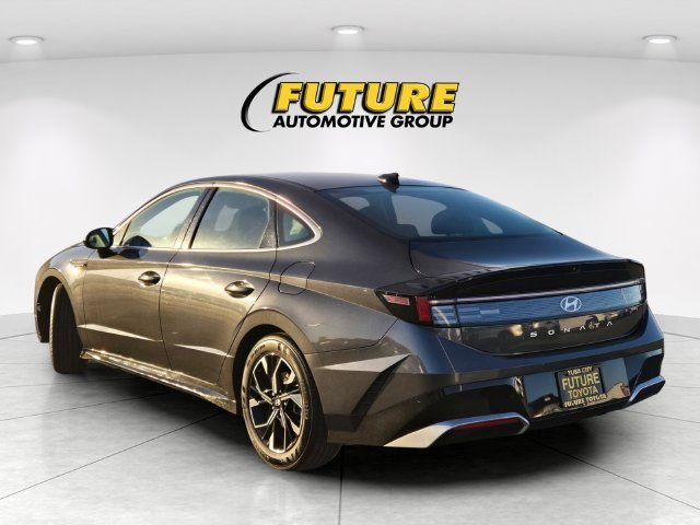 Used 2025 Gray Hyundai SEL image 6