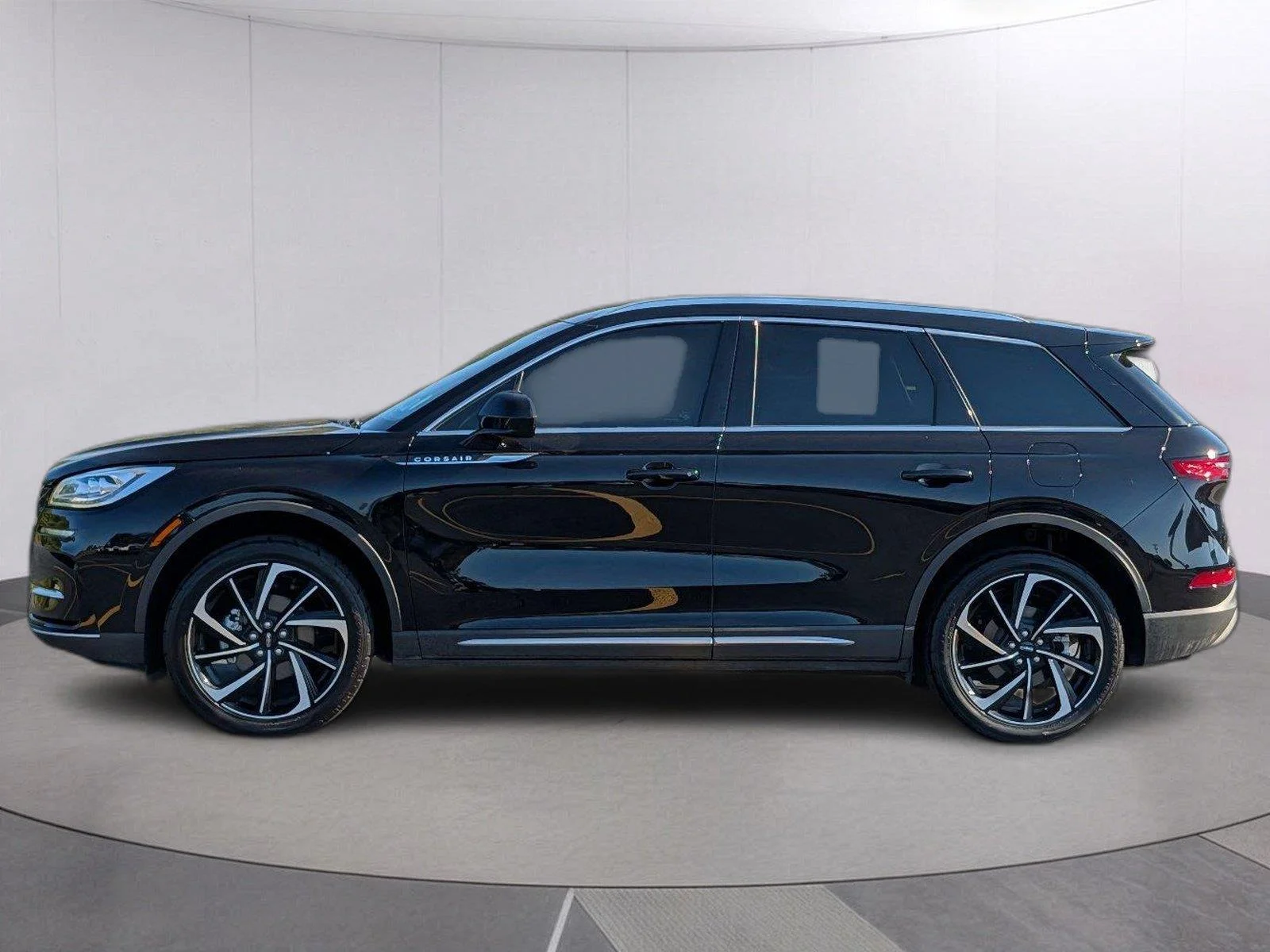 Used 2024 Infinite Black Metallic Clearcoat Lincoln Reserve image 2