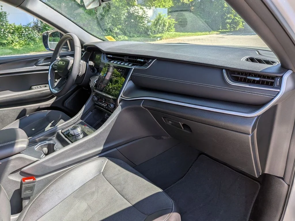 Used 2025 Silver Jeep Altitude X image 26