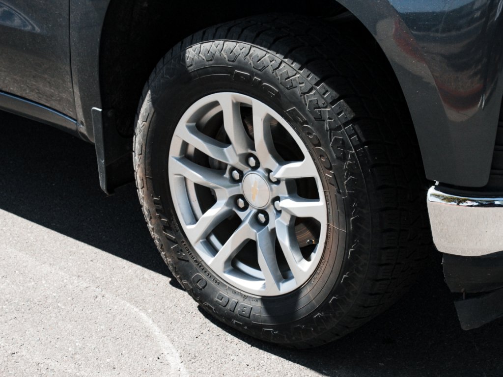 Used 2020 Shadow Gray Metallic Chevrolet LT image 4