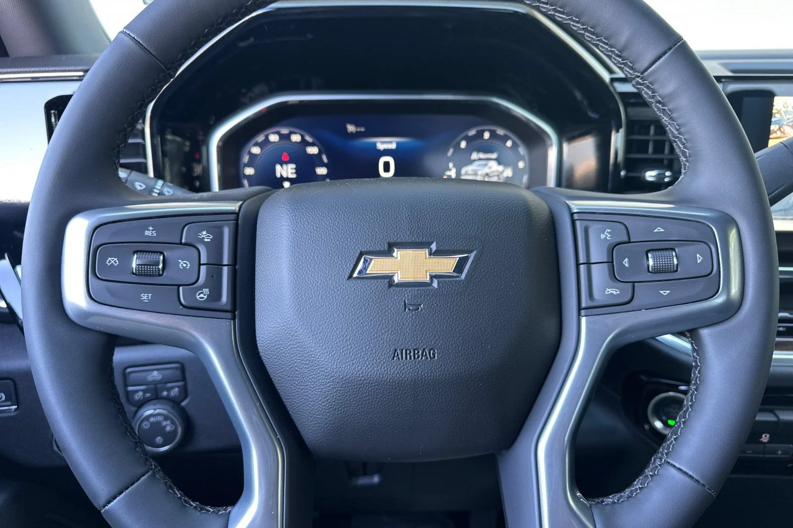 New 2026 Summit White Chevrolet LT (2FL) image 23