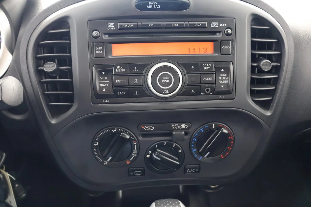 Used 2014 Brilliant Silver Nissan S image 14