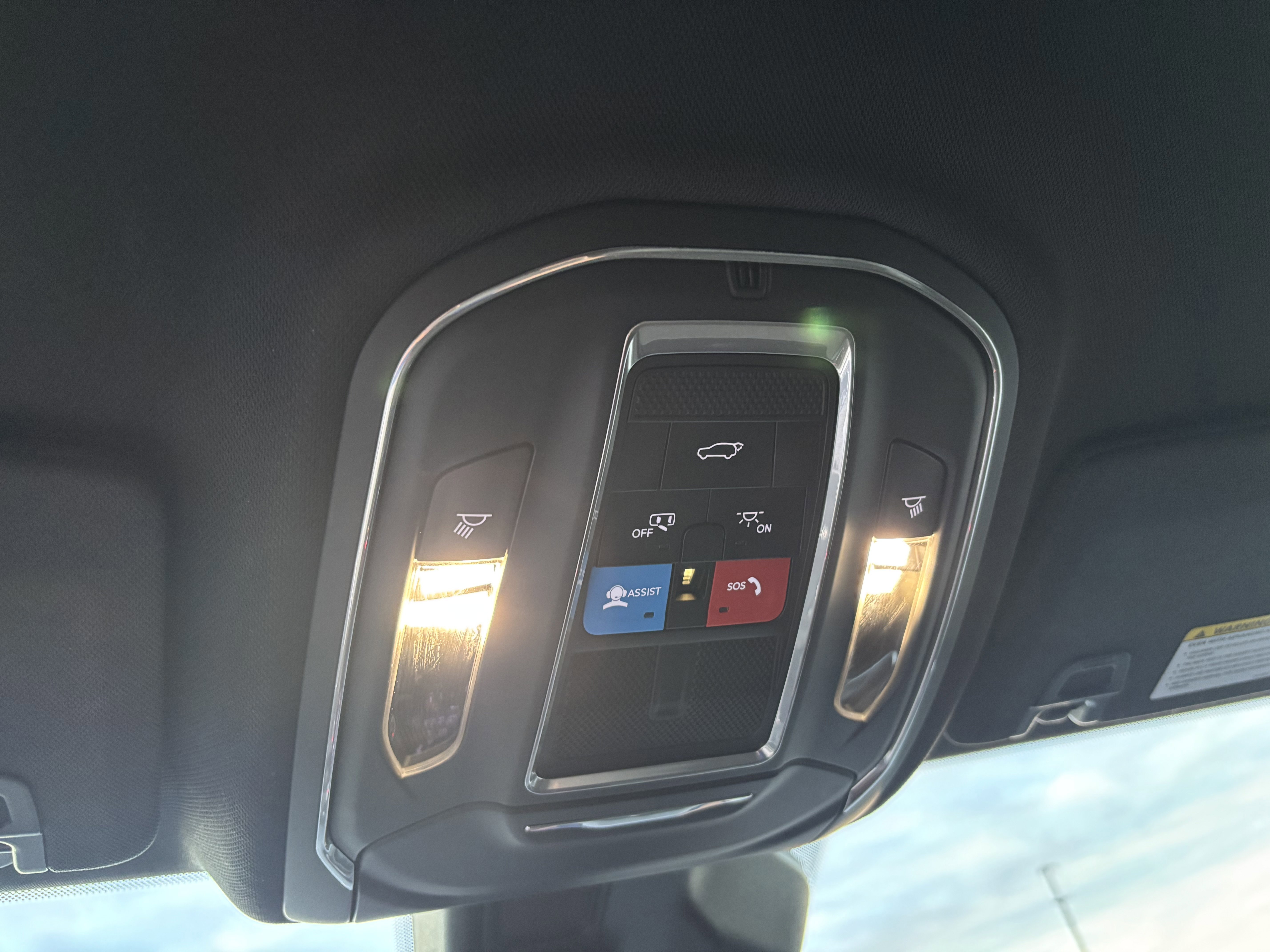 Used 2025 Silver Zynith Jeep Altitude image 22