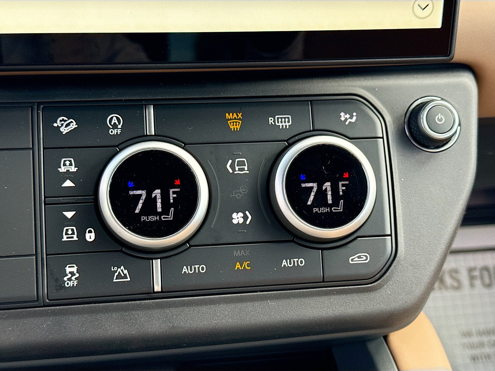 New 2026 Santorini Black Land Rover X-Dynamic SE image 32