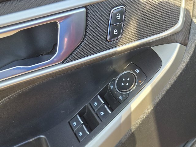 Used 2020 Red Ford XLT image 16