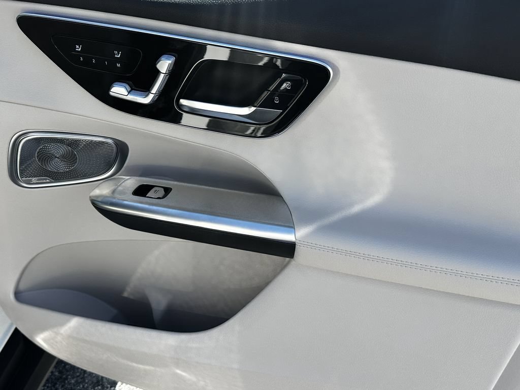 New 2026 Polar White Mercedes-Benz GLC 300 image 16
