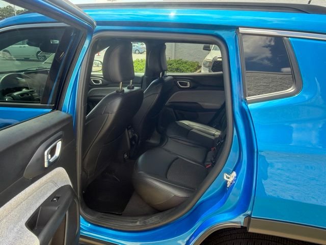 Used 2024 Blue Jeep Latitude image 19