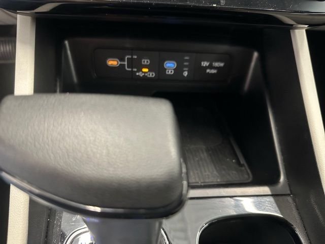 Used 2025 Black Hyundai SEL image 27