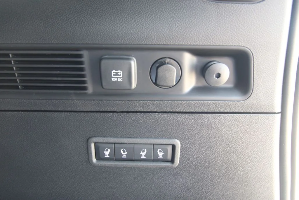 New 2026 Baltic-Gray Metallic Clear-Coat Exterior Paint Jeep Limited Altitude image 46