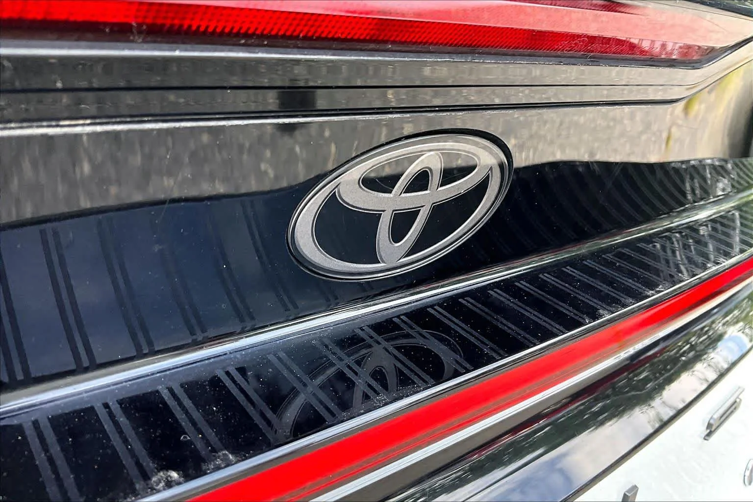 Used 2024 Wind Chill Pearl Toyota LE image 29