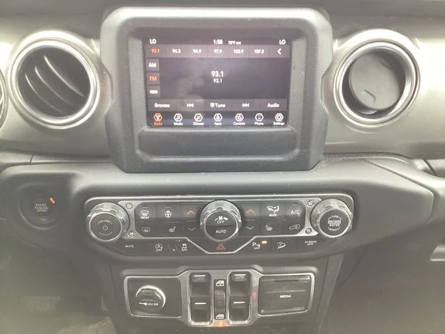 Used 2018 Crystal Metallic Jeep Unlimited Sahara image 10