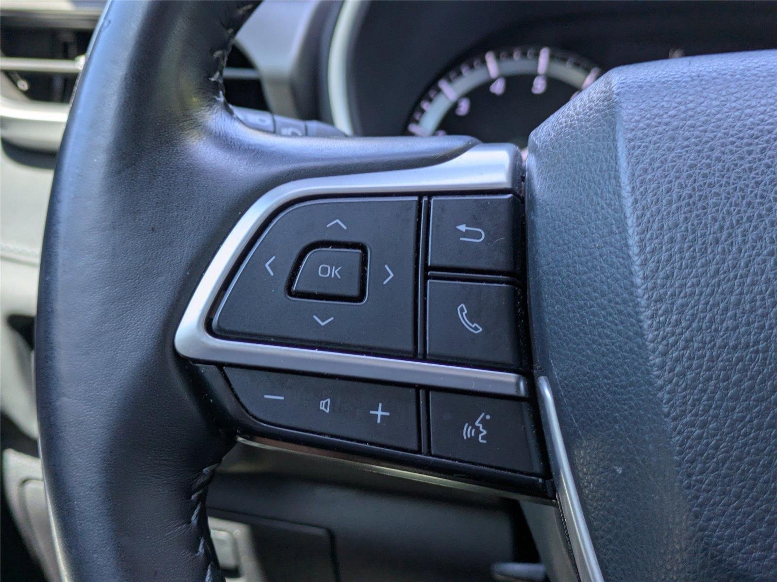 Used 2022 Wind Chill Pearl Toyota XLE image 29
