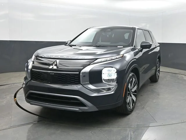 2026 Mitsubishi Outlander SE FWD's photo