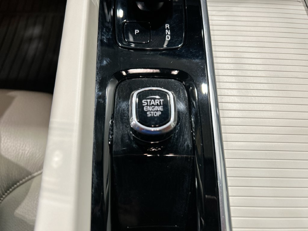 Used 2024 Black Volvo B5 Core Dark Theme image 20