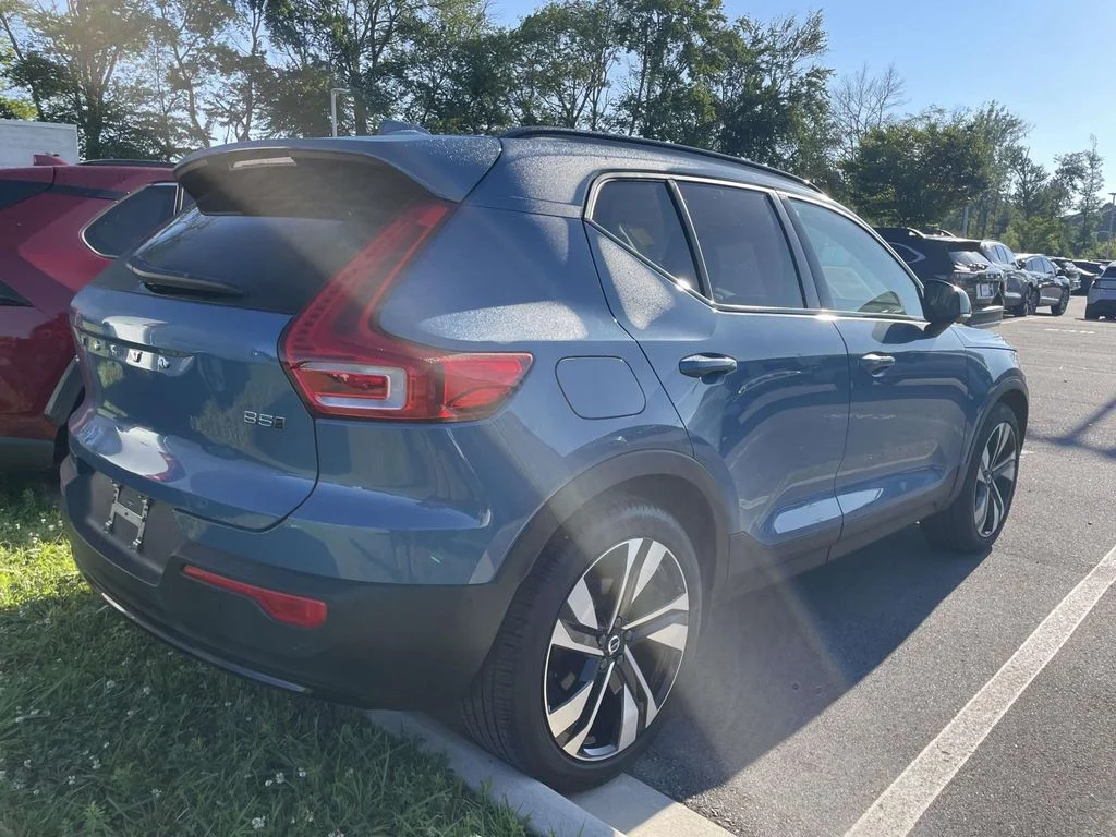 Used 2025 Fjord Blue Metallic Volvo Ultra Dark Theme image 4