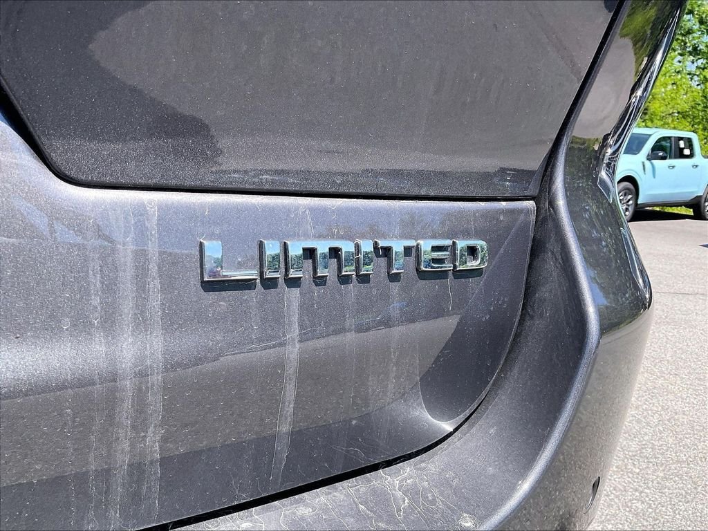 Used 2023 Baltic Gray Metallic Clearcoat Jeep Limited image 28