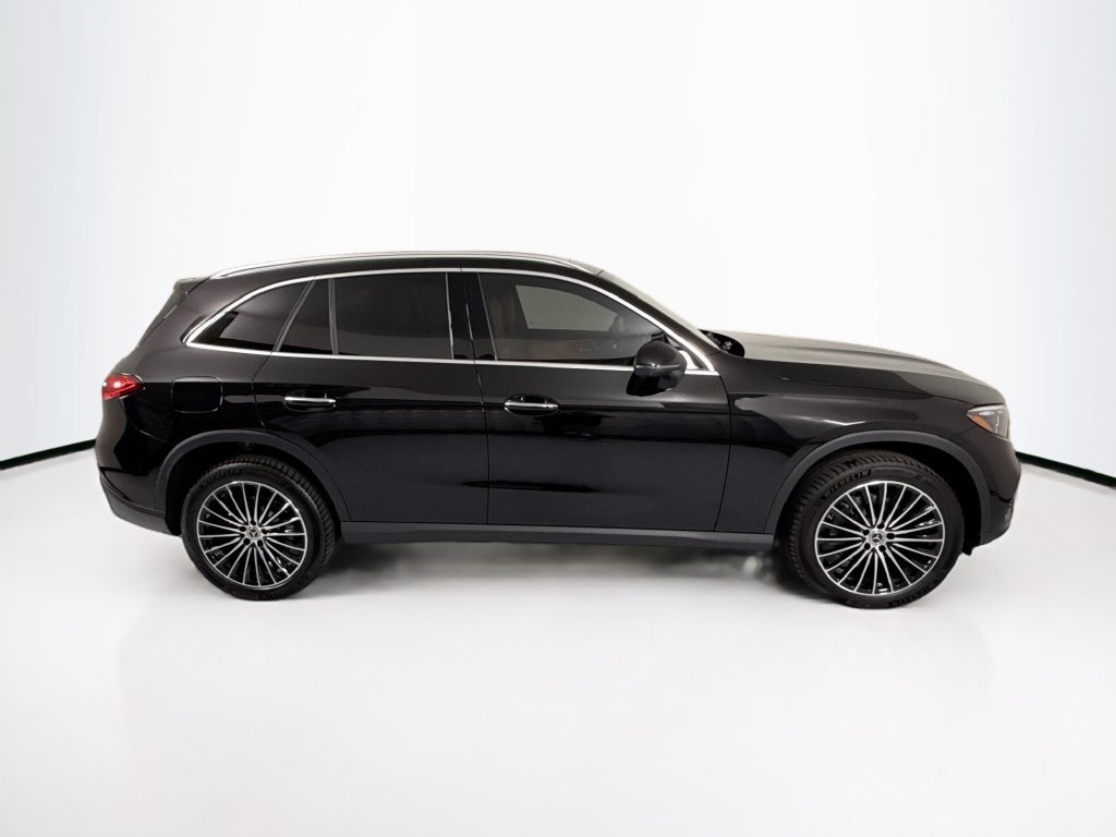 New 2027 Obsidian Black Metallic Mercedes-Benz GLC 300 image 4