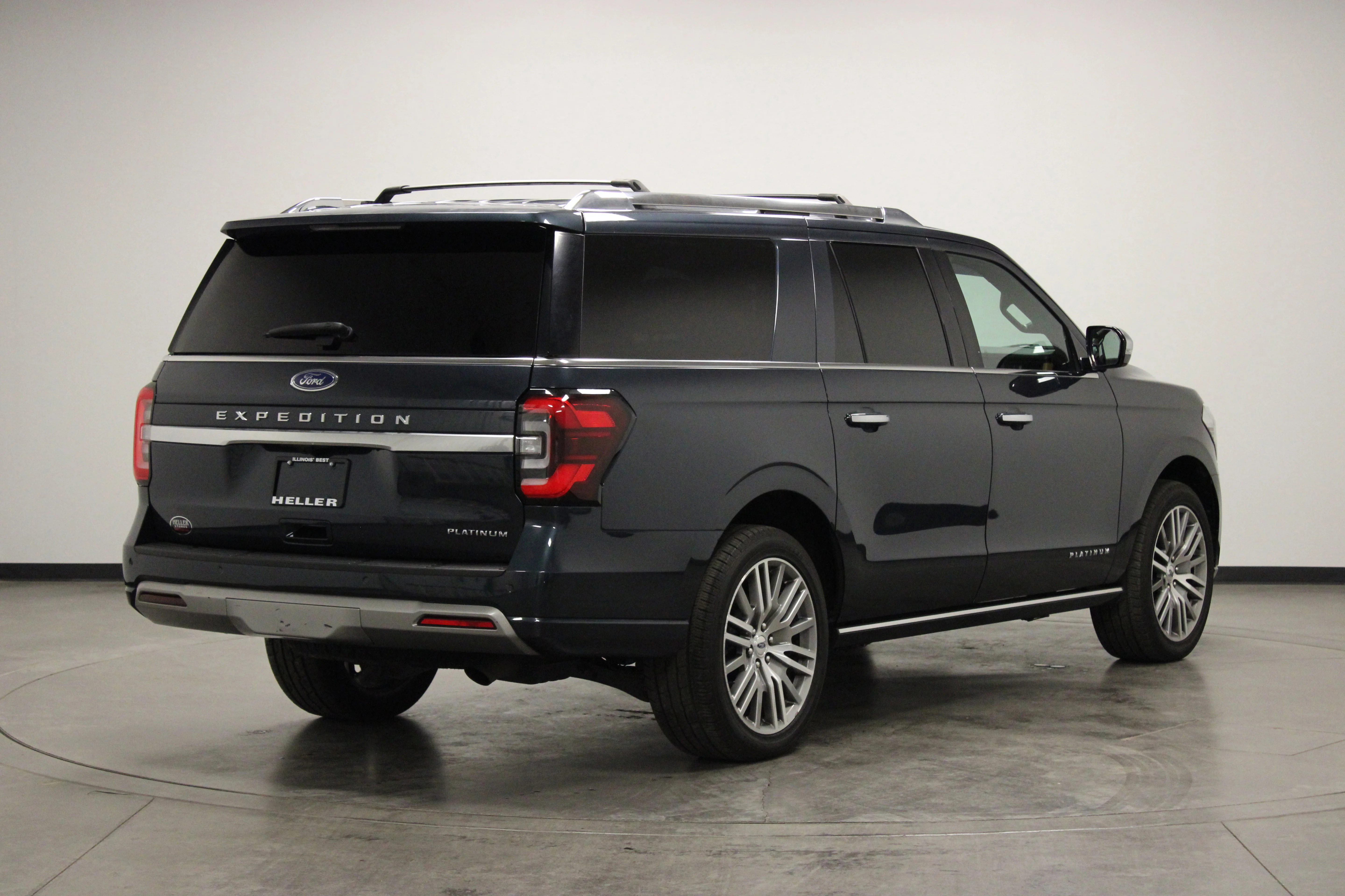 Used 2022 Blue Metallic Ford Platinum image 8
