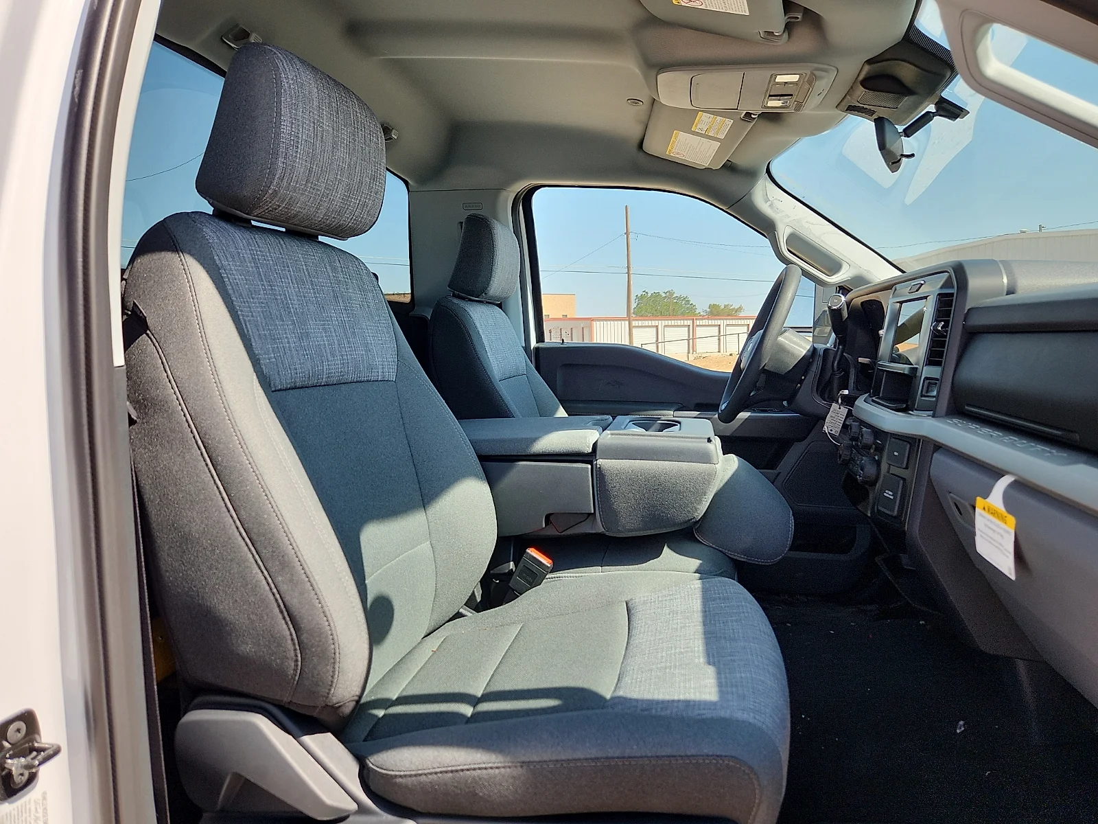 New 2027 Oxford White Ford XLT image 19